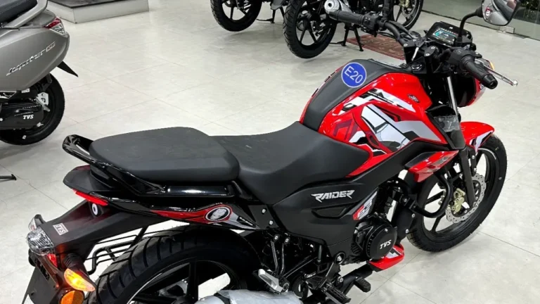 युवाओं की पहली पसंद बनी 124.8cc इंजन के साथ 60kmpl माइलेज वाली TVS की नई Raider 125